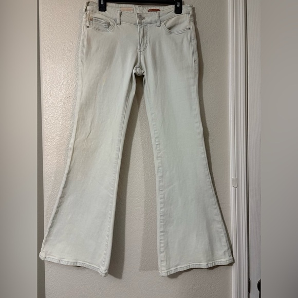 Pilcro mid rise flare leg soft comfortable denim jeans. Light wash - Picture 1 of 9